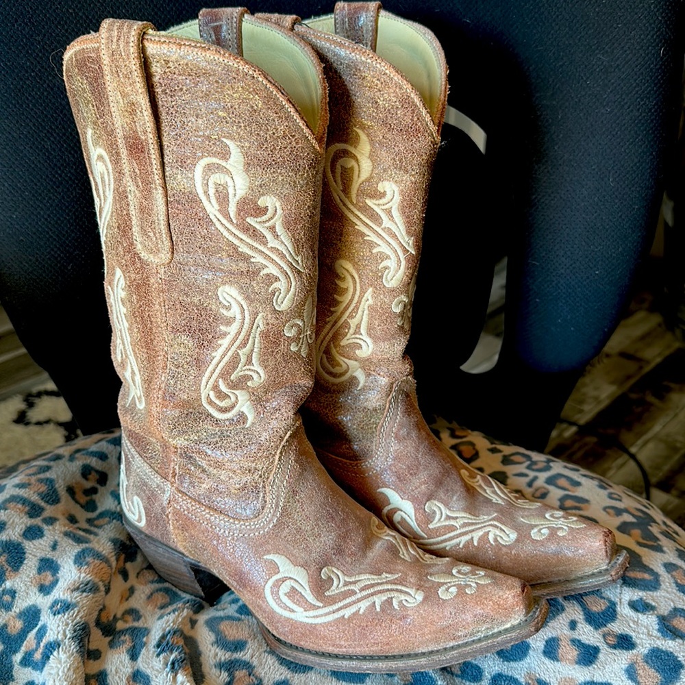 Leather Corral Cowboy Boots Size 8, worn only a few times. Great condition.